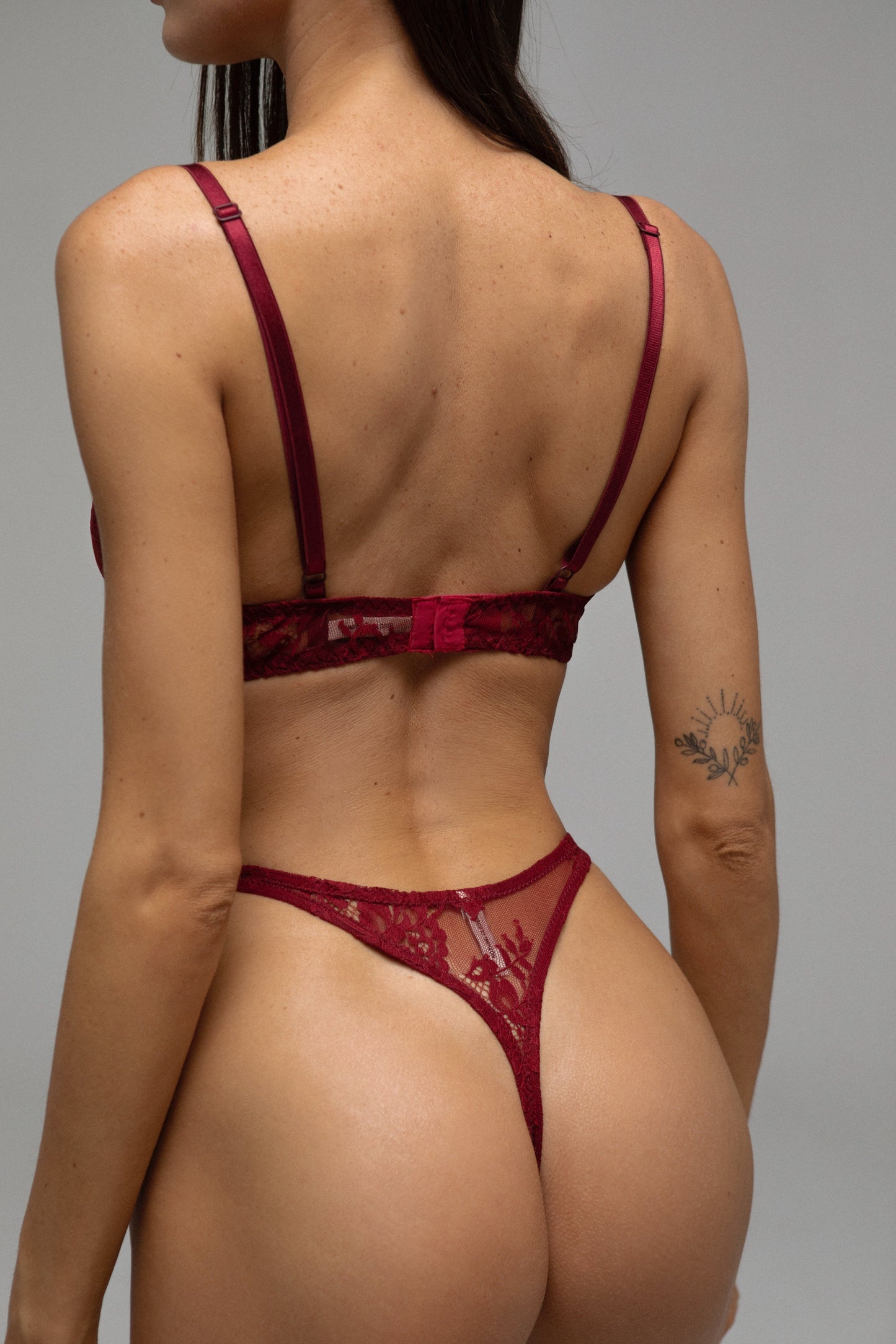 Etelle bordeaux thongs